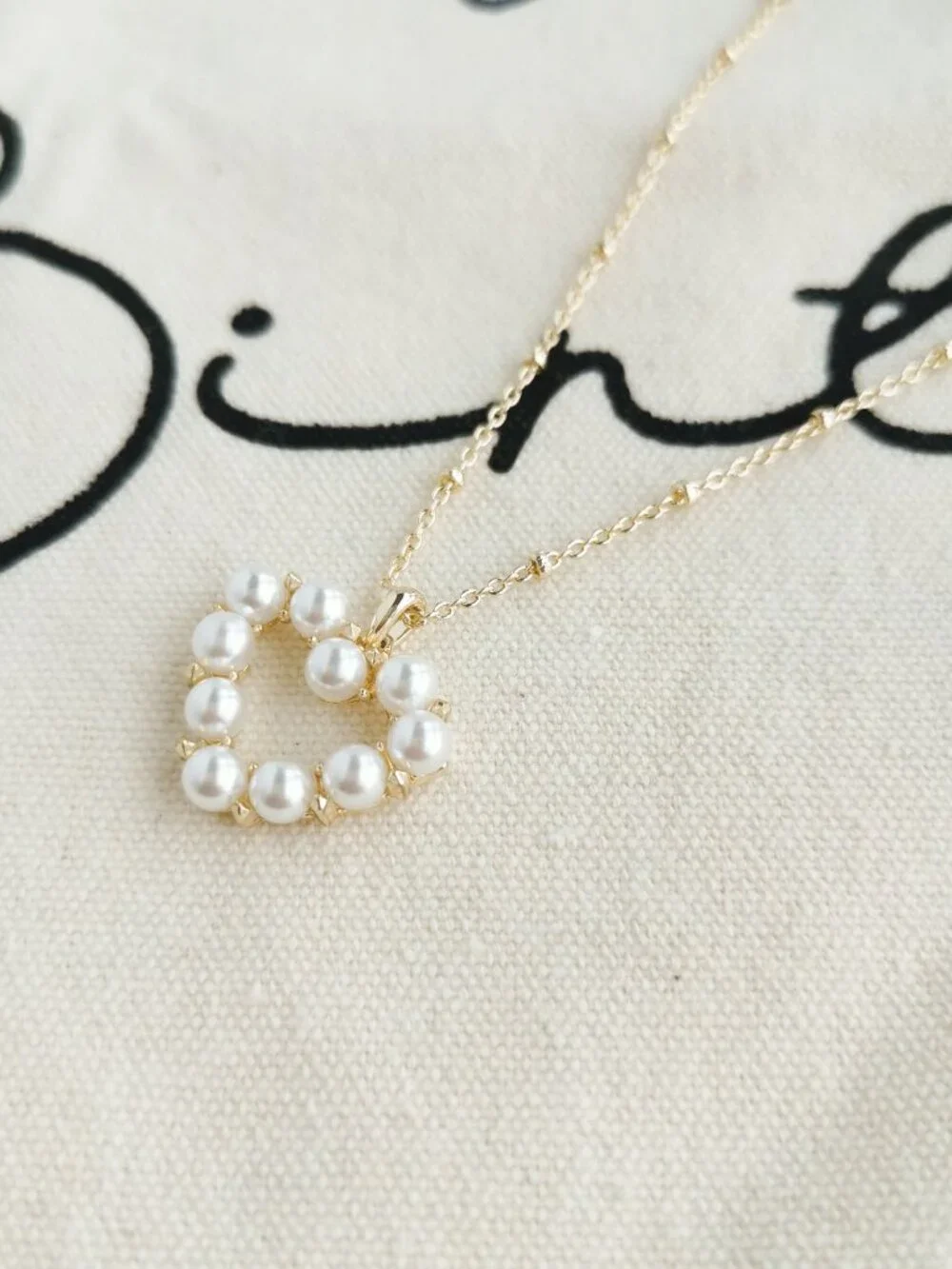 Kendra Scott Short Necklace - Ashton Heart - White Pearl Gold - Picture 3 of 3